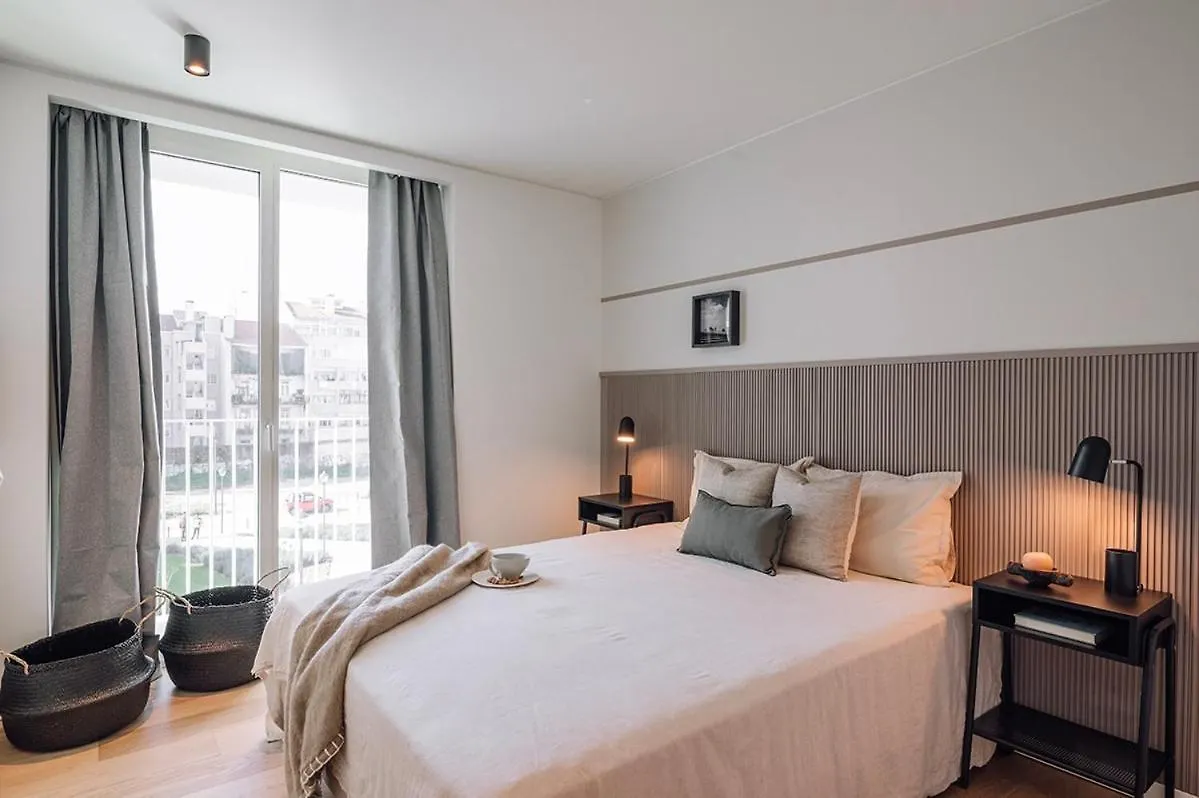Almeirim - 2 Bedroom And Balcony In Areeiro Lisboa